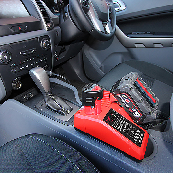 Milwaukee M12-M18 In Car Charger